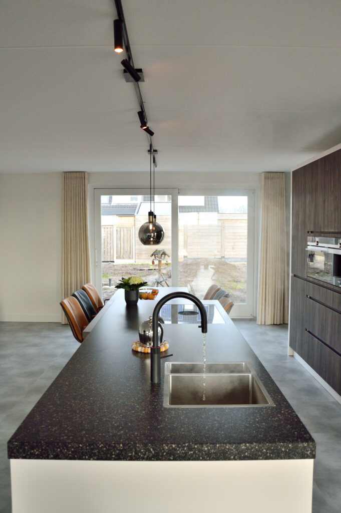 Woonkeuken met railverlichting Woonkeuken met Railverlichting