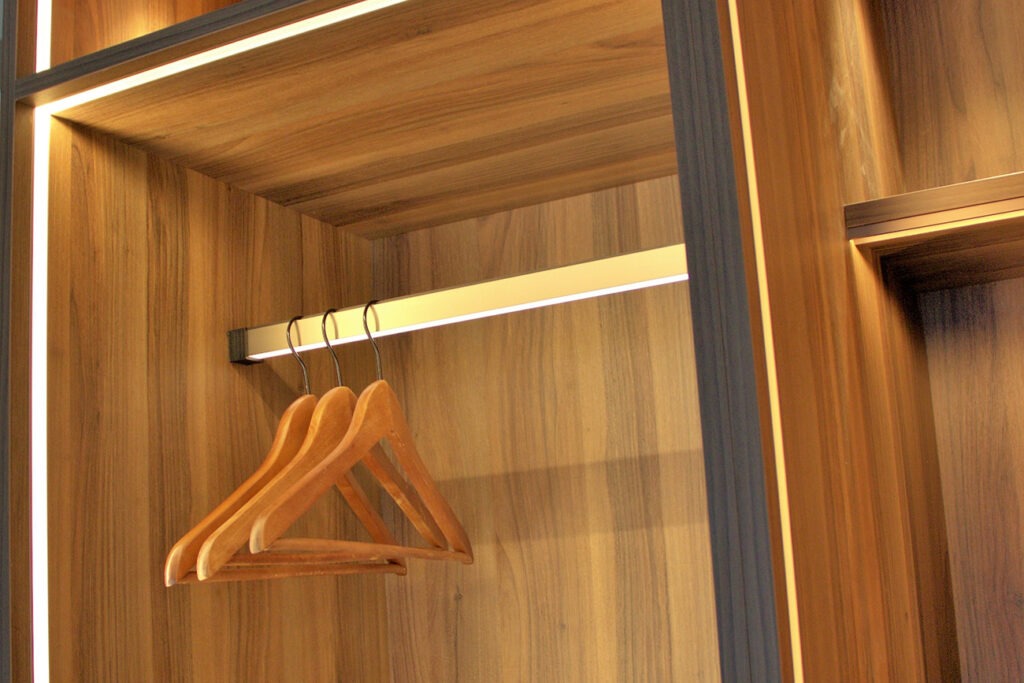 Minicurve® schijnend in kast